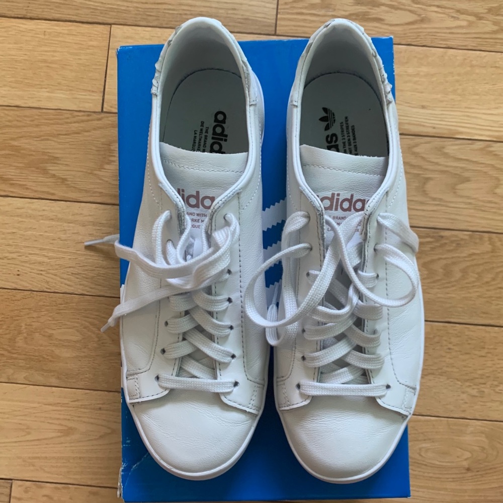 ADIDAS Courtvantage